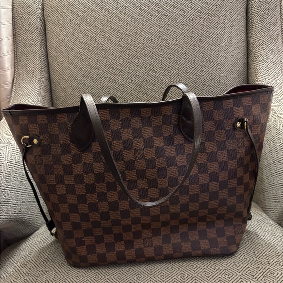 Louis Vuitton Handbags - Louis Vuitton Neverfull MM tote bag- taking offers